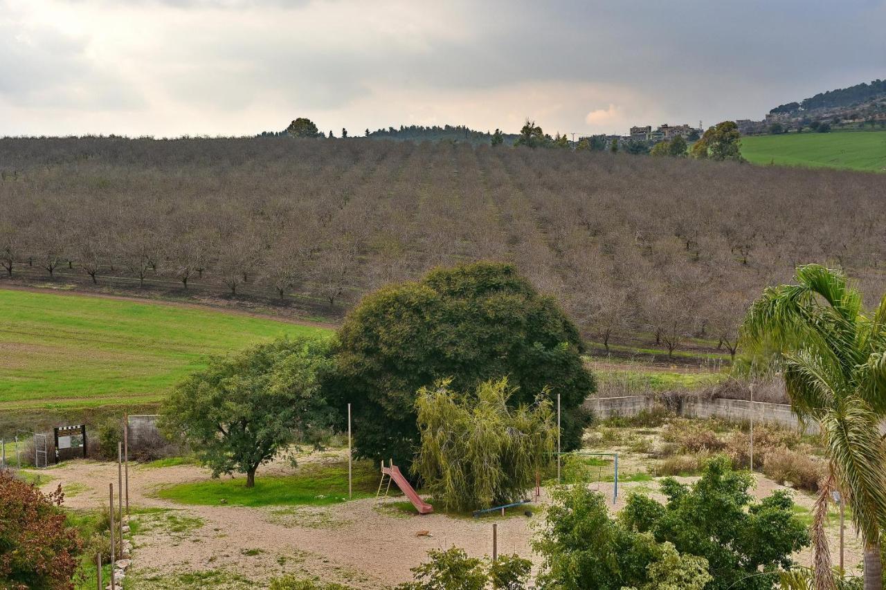 Pearl Of The Valley Hotel Kfar Tavor Екстер'єр фото