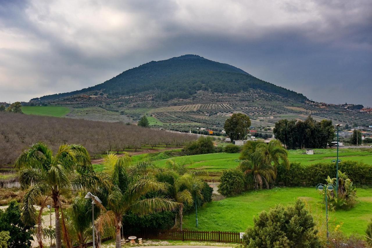 Pearl Of The Valley Hotel Kfar Tavor Екстер'єр фото