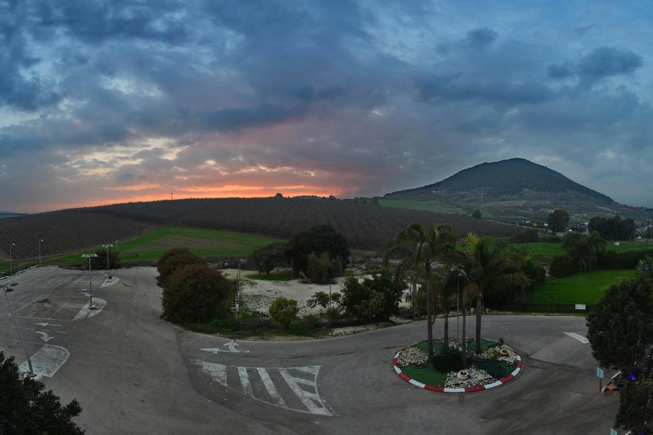 Pearl Of The Valley Hotel Kfar Tavor Екстер'єр фото