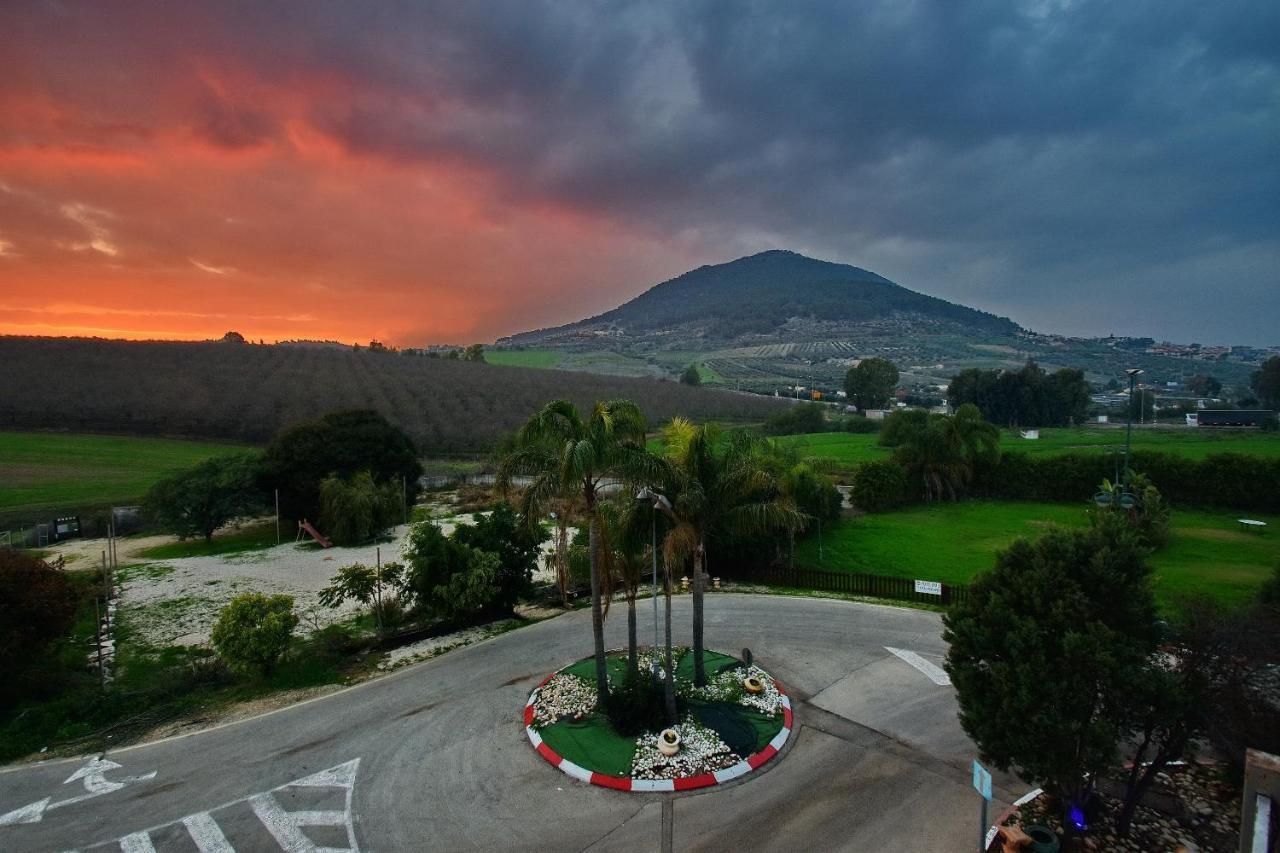 Pearl Of The Valley Hotel Kfar Tavor Екстер'єр фото