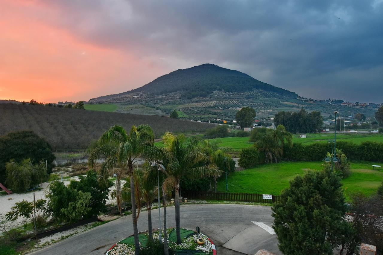 Pearl Of The Valley Hotel Kfar Tavor Екстер'єр фото